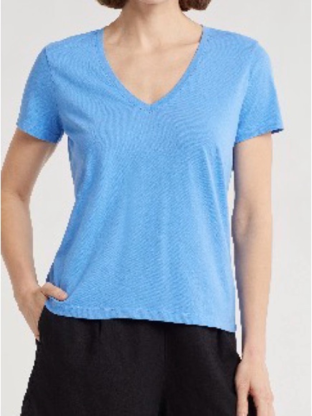 100% cotton Madewell Women's V-Neck Short Sleeve Top in Light Blue size L.